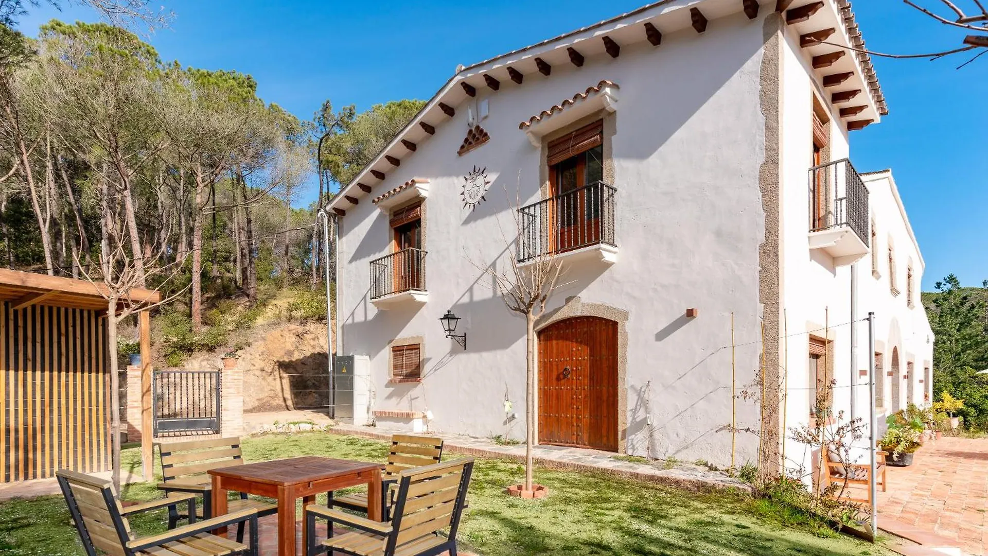 La Terraza - Grosszuegiges Appartment In Katalanischer Masia Sant Iscle De Vallalta